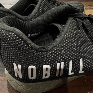 NOBULL TRAINERS BLACK WITH OLIVE SOLE MENS SIZE 6.5 women’s size 8